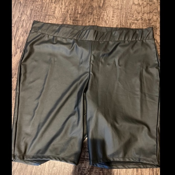 torrid Pants - NWOT Torrid Faux Leather Biker Shorts 4x